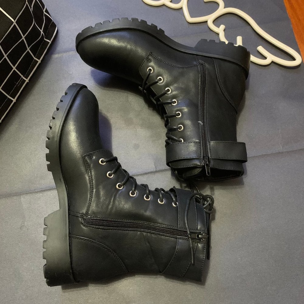 (Runs small) Black Boots - Picture 2 of 9